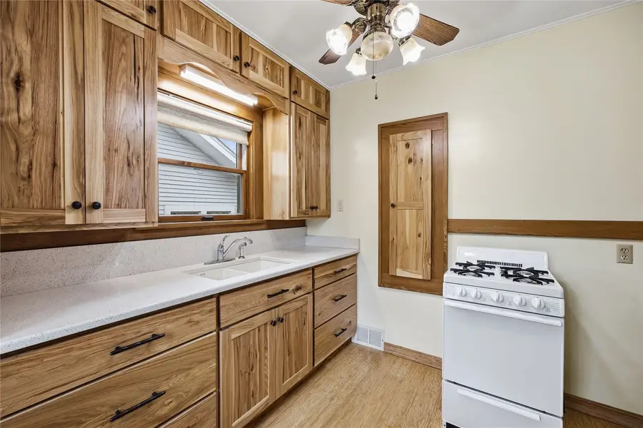 813 18th Street Se, Cedar Rapids, IA 52403 - #2