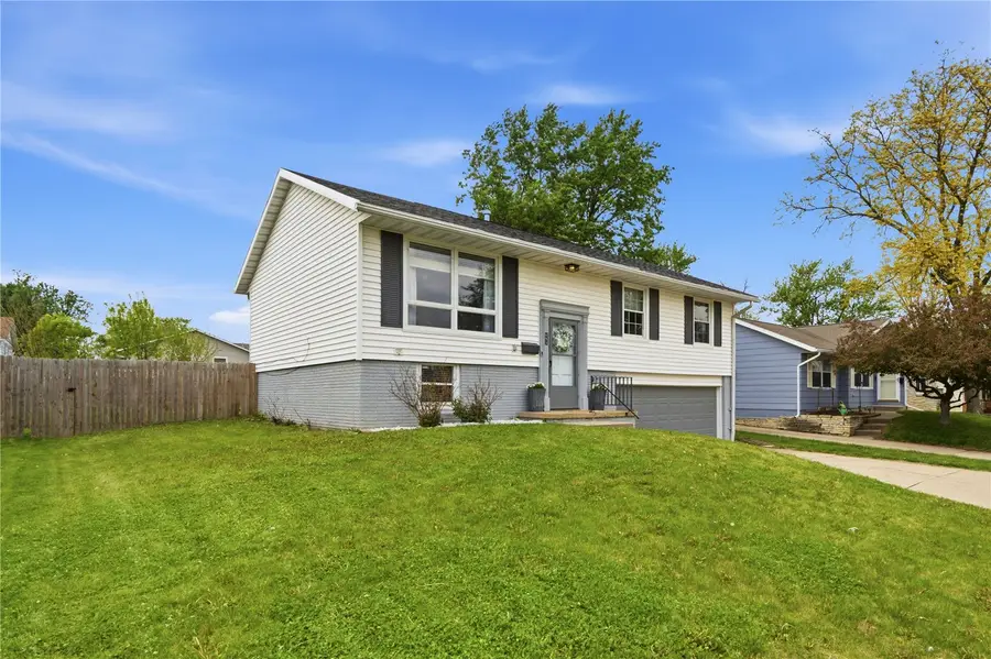 126 Cherry Hill Rd Sw, Cedar Rapids, IA 52404 - #2