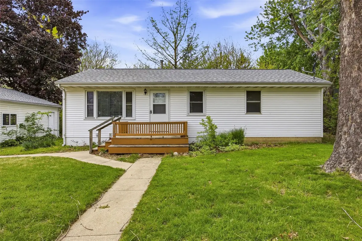 2910 Schaeffer Drive Sw, Cedar Rapids, IA 52404 - #1