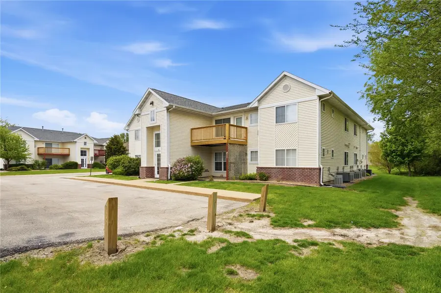 74 Miller Avenue Sw #8, Cedar Rapids, IA 52404 - #3