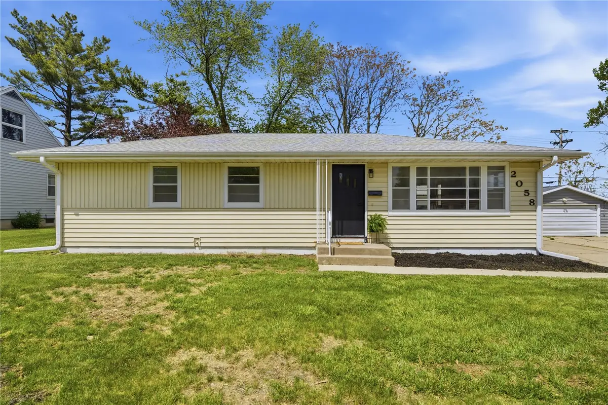 2058 42nd Street Ne, Cedar Rapids, IA 52402 - #1