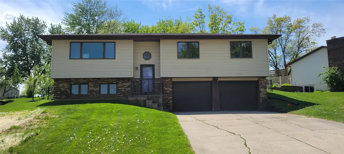 2042 North Ridge Drive, Coralville, IA 52241 - #1