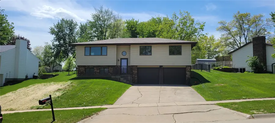 2042 North Ridge Drive, Coralville, IA 52241 - #2