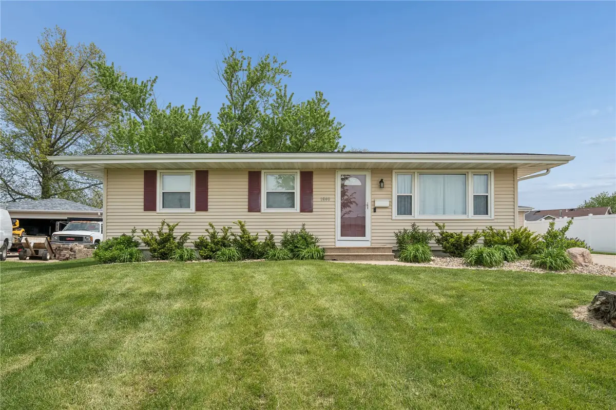 1840 Daleview Dr, Marion, IA 52302 - #1