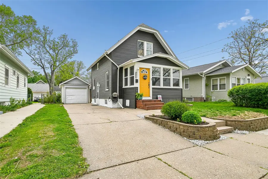 921 H Avenue Nw, Cedar Rapids, IA 52405 - #2
