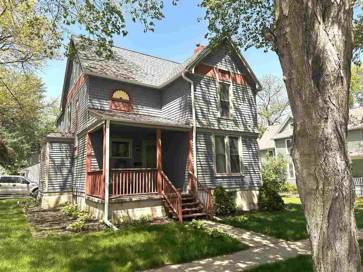 201 7th Avenue Nw, Mount Vernon, IA 52314 - #1