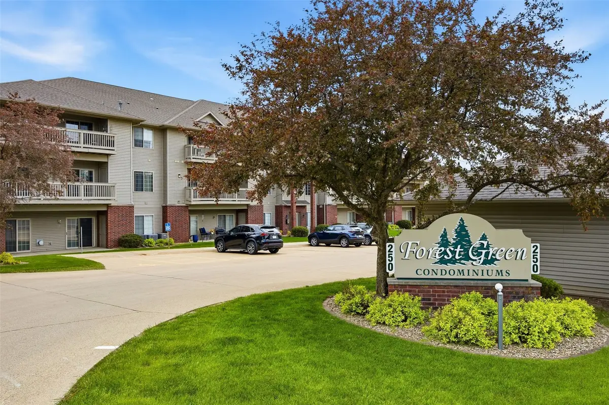 250 Cimarron Drive #202, Hiawatha, IA 52233 - #1