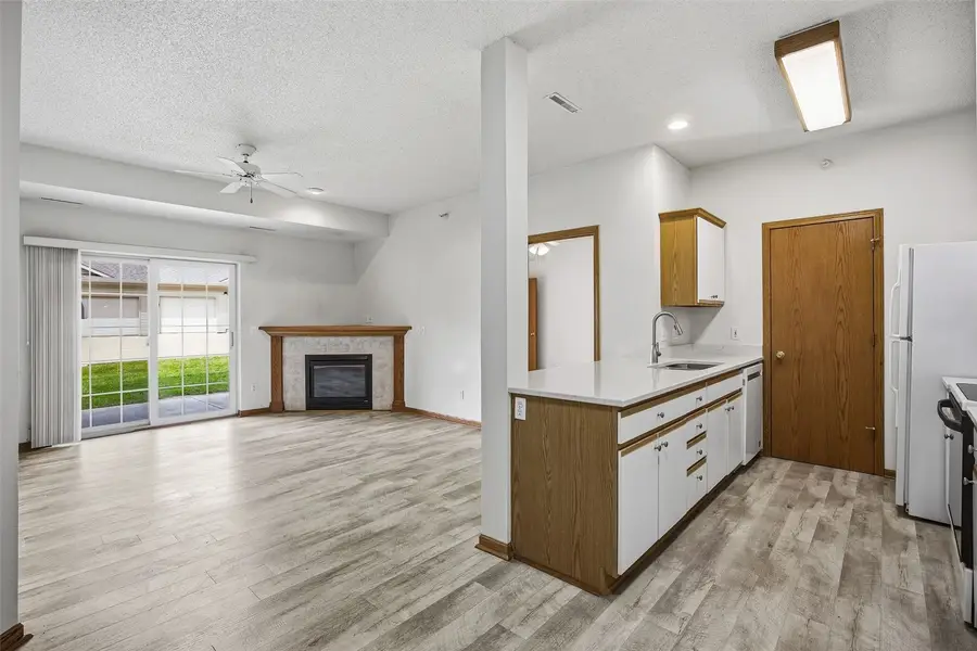 250 Cimarron Drive #202, Hiawatha, IA 52233 - #2