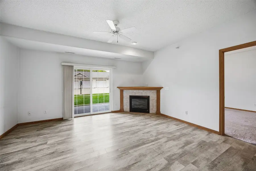 250 Cimarron Drive #202, Hiawatha, IA 52233 - #3