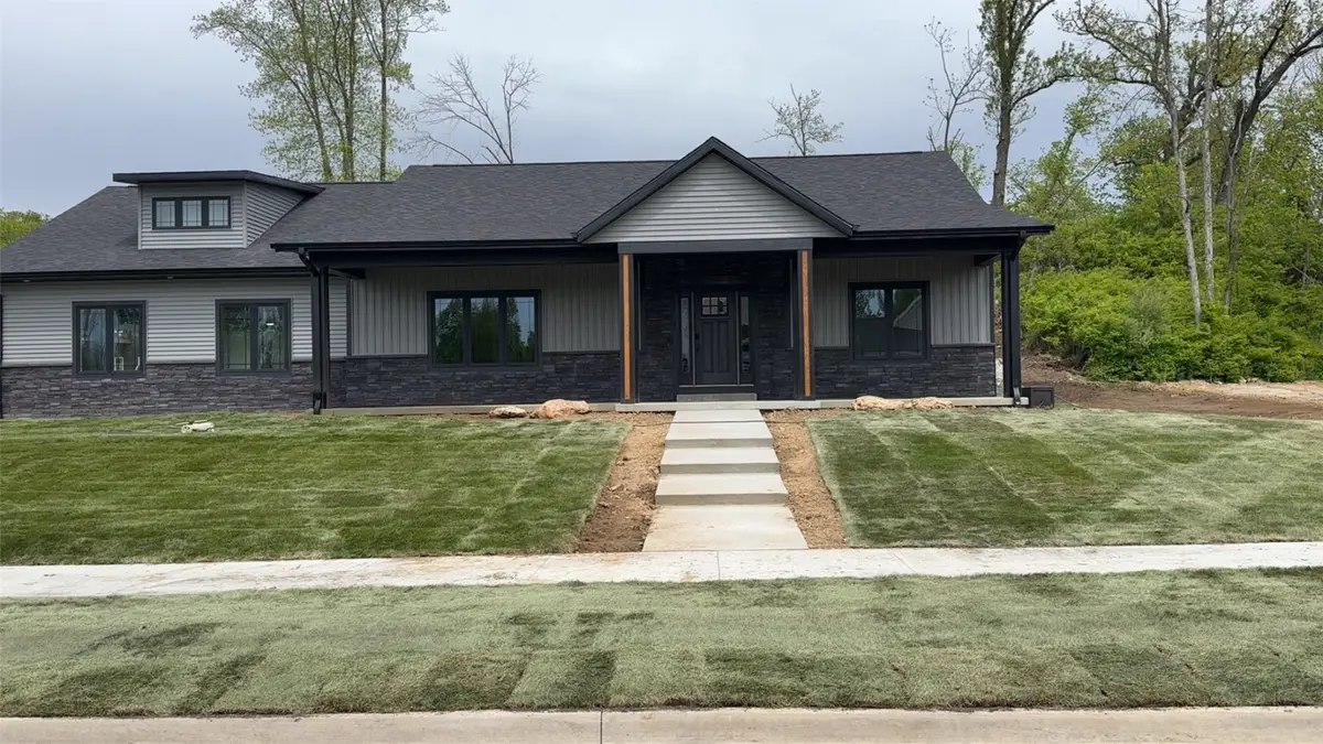 5630 Seminole Valley Trail Ne, Cedar Rapids, IA 52411 - #1