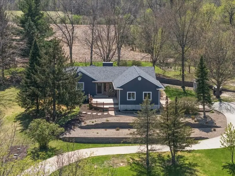 2698 Hidden Valley Trail Ne, Solon, IA 52333 - #1