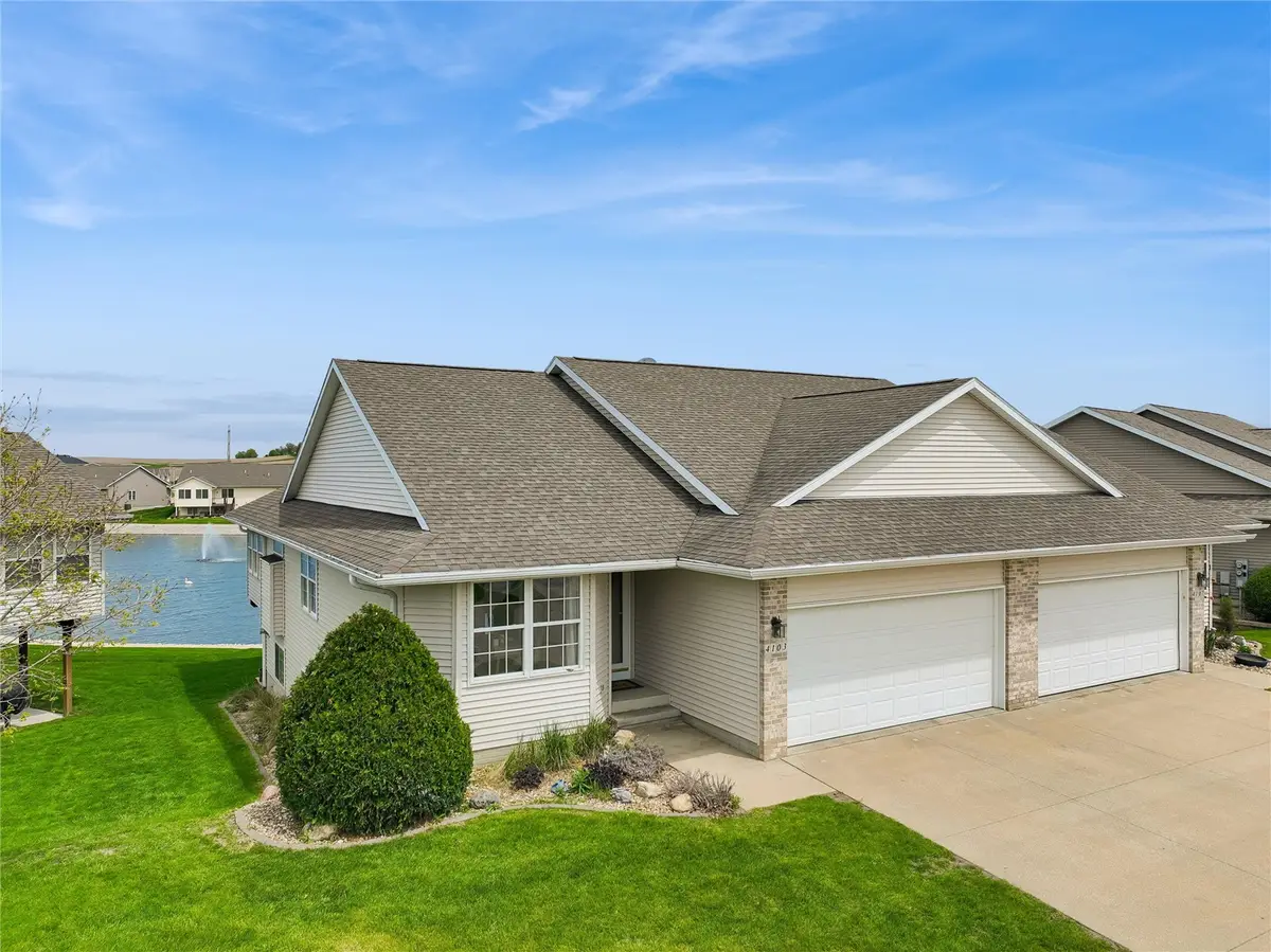 4103 Lakeview Sw, Cedar Rapids, IA 52404 - #1