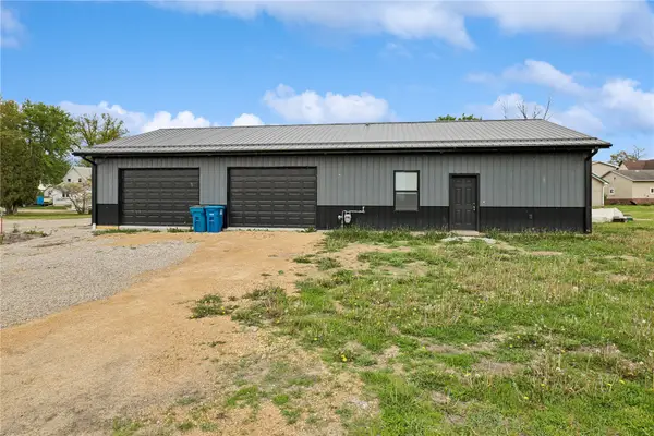 300 1st Avenue, Stanwood, IA 52337