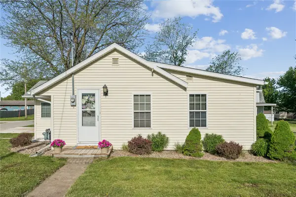207 Center Avenue, Urbana, IA 52345