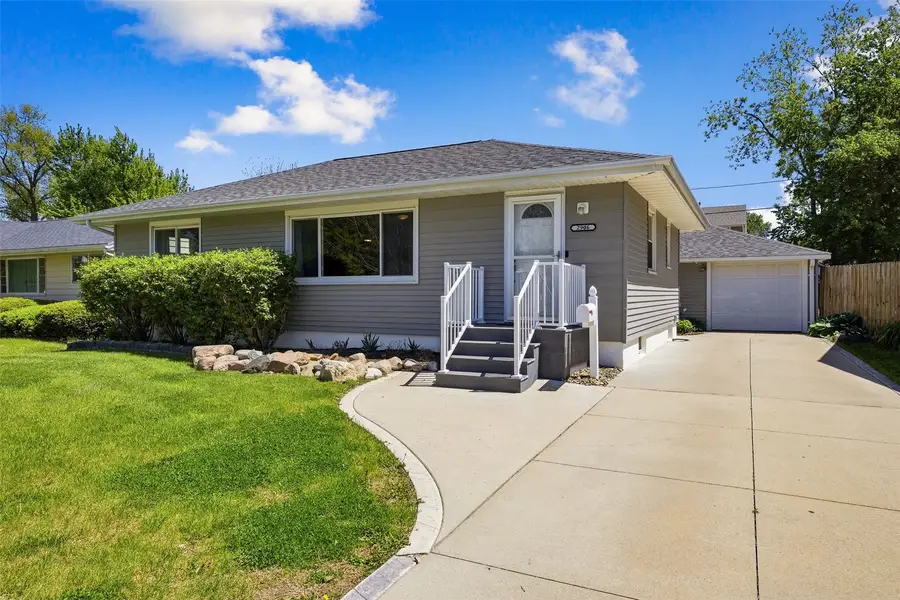2906 Russell Drive Ne, Cedar Rapids, IA 52402 - #2