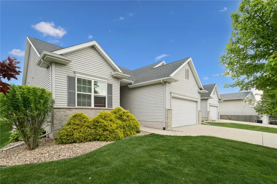519 Stone Hedge Dr Nw, Cedar Rapids, IA 52405 - #2