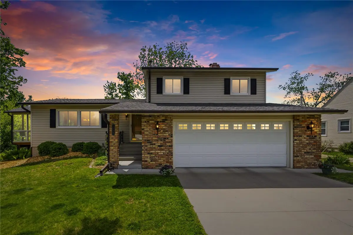 1129 25th St, Cedar Rapids, IA 52403 - #1