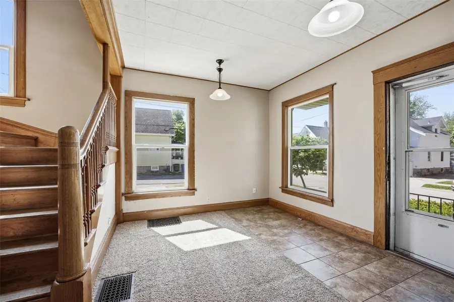 216 17th Street Ne, Cedar Rapids, IA 52402 - #2