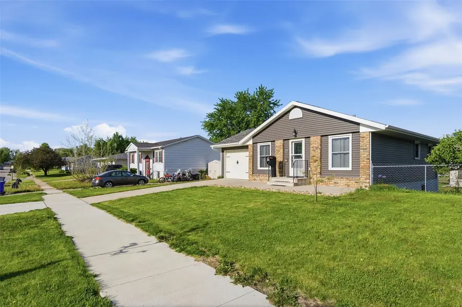 208 Atwood Drive Sw, Cedar Rapids, IA 52404 - #2