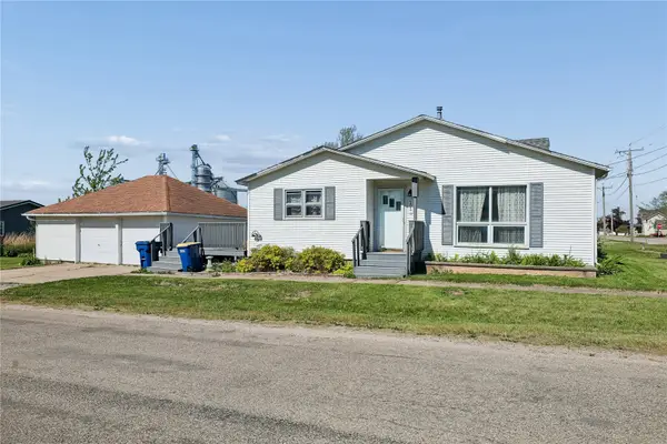 202 2nd Avenue, Van Horne, IA 52346