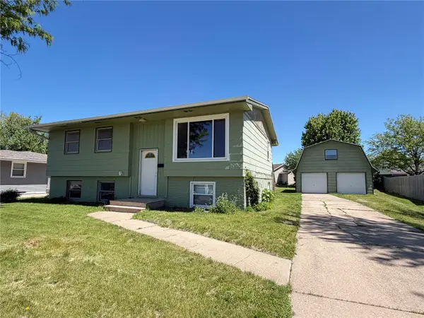1900 Daleview Drive, Marion, IA 52302
