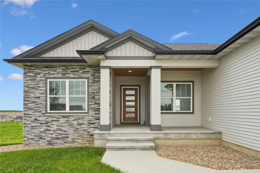 1537 Deerfield Dr, Fairfax, IA 52228 - #3