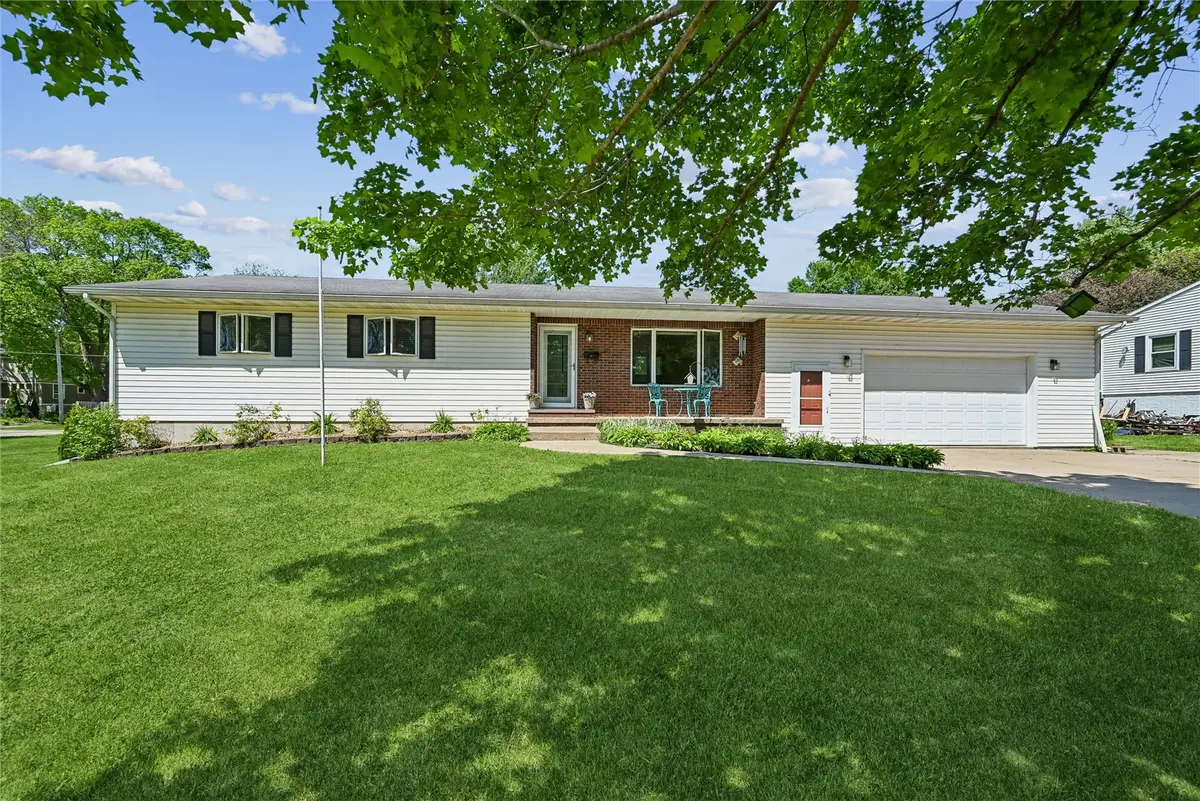 707 Park Avenue Nw, Mount Vernon, IA 52314 - #1