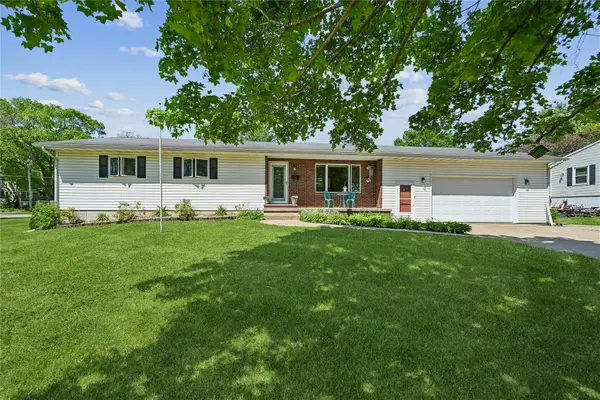 707 Park Avenue Nw, Mt Vernon, IA 52314