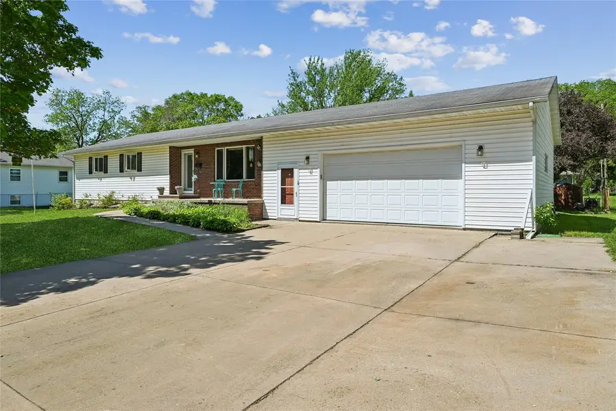 707 Park Avenue Nw, Mount Vernon, IA 52314 - #2