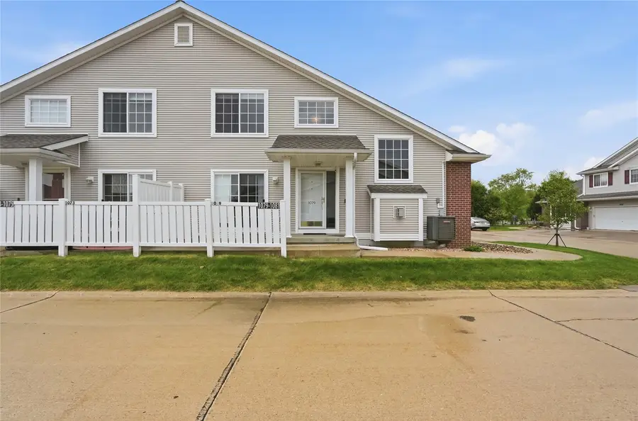 1079 74th Ne, Cedar Rapids, IA 52402 - #2