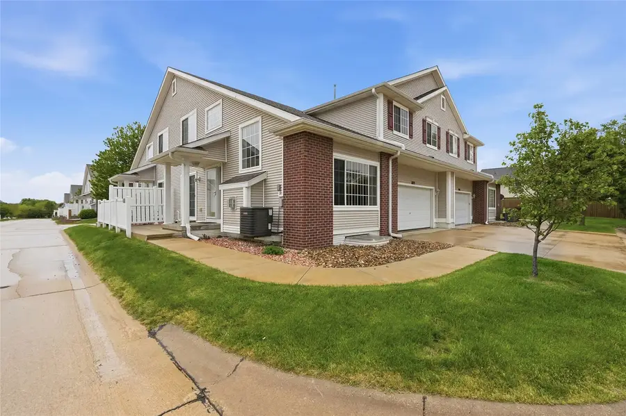 1079 74th Ne, Cedar Rapids, IA 52402 - #3