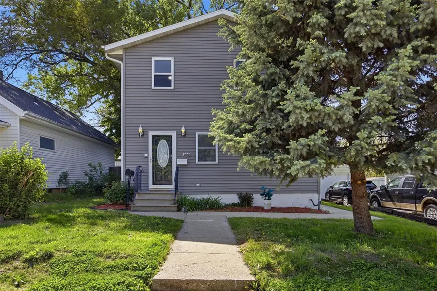 3806 E Avenue Ne, Cedar Rapids, IA 52402 - #2
