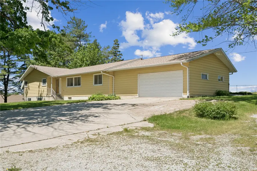 1347 Pp Avenue, Marengo, IA 52301 - #2