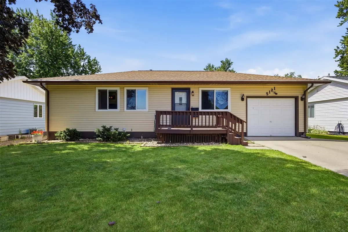 5121 Kesler Road Nw, Cedar Rapids, IA 52405 - #1