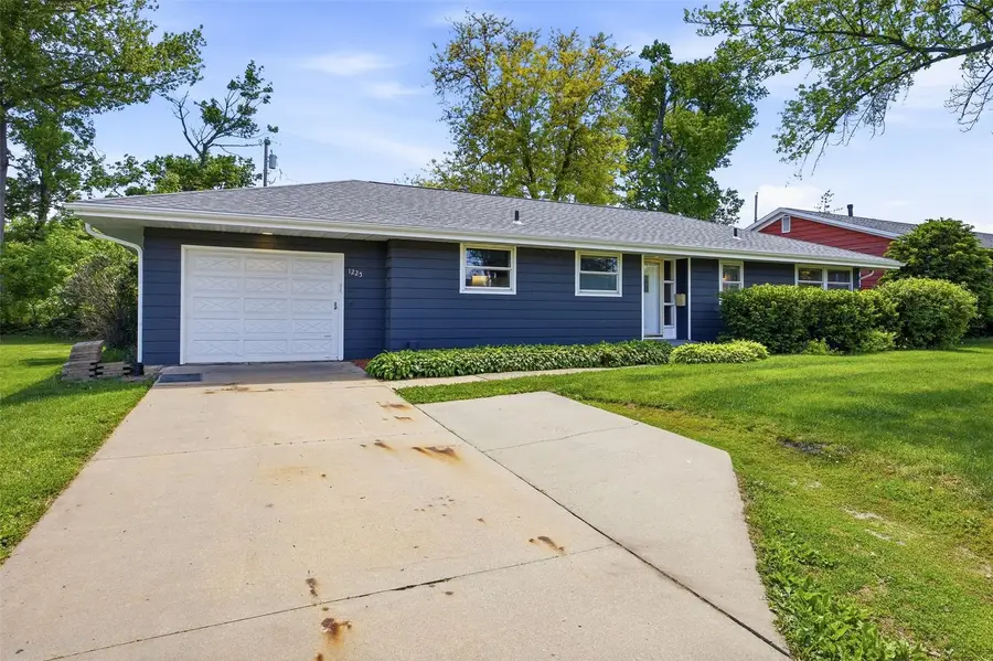 1225 29th Street Ne, Cedar Rapids, IA 52402 - #2