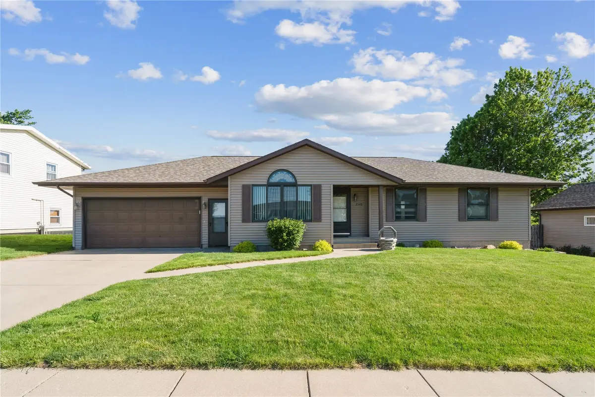2540 Grand Avenue, Marion, IA 52302 - #1