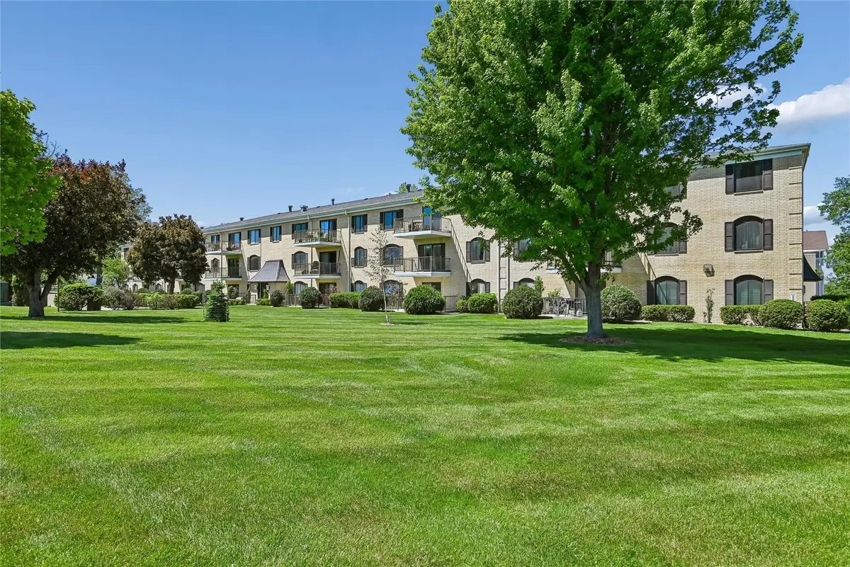 190 Cottage Grove Se #208, Cedar Rapids, IA 52403 - #1