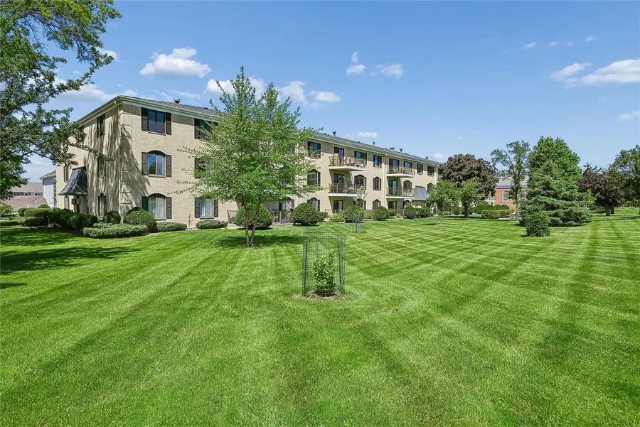 190 Cottage Grove Se #208, Cedar Rapids, IA 52403 - #2