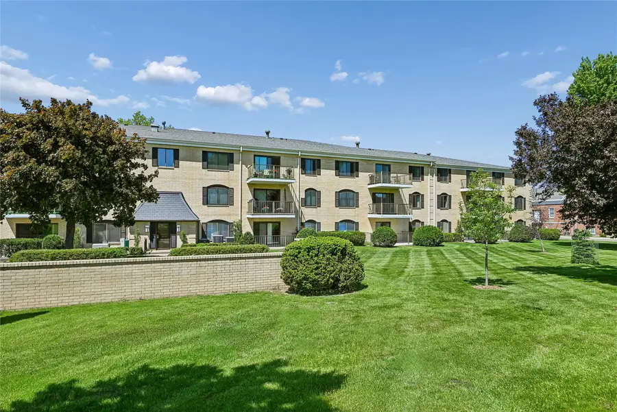 190 Cottage Grove Se #208, Cedar Rapids, IA 52403 - #3