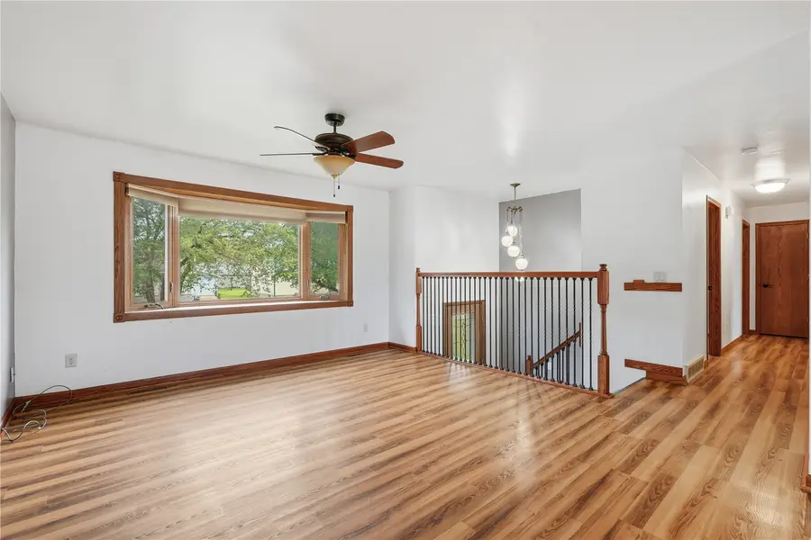 1069 Emmons St, Hiawatha, IA 52233 - #2