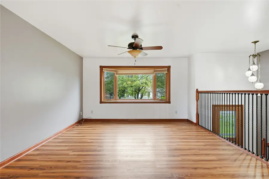 1069 Emmons St, Hiawatha, IA 52233 - #3