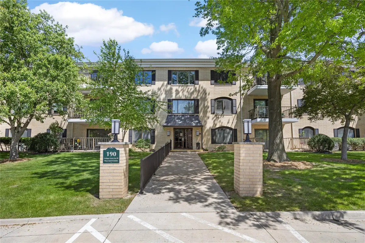 190 Cottage Grove Avenue Se #302, Cedar Rapids, IA 52403 - #1