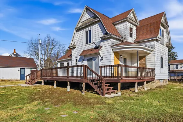 12 West Main Street, Central City, IA 52214