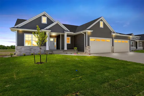 3007 Prairielight Court, Hiawatha, IA 52233
