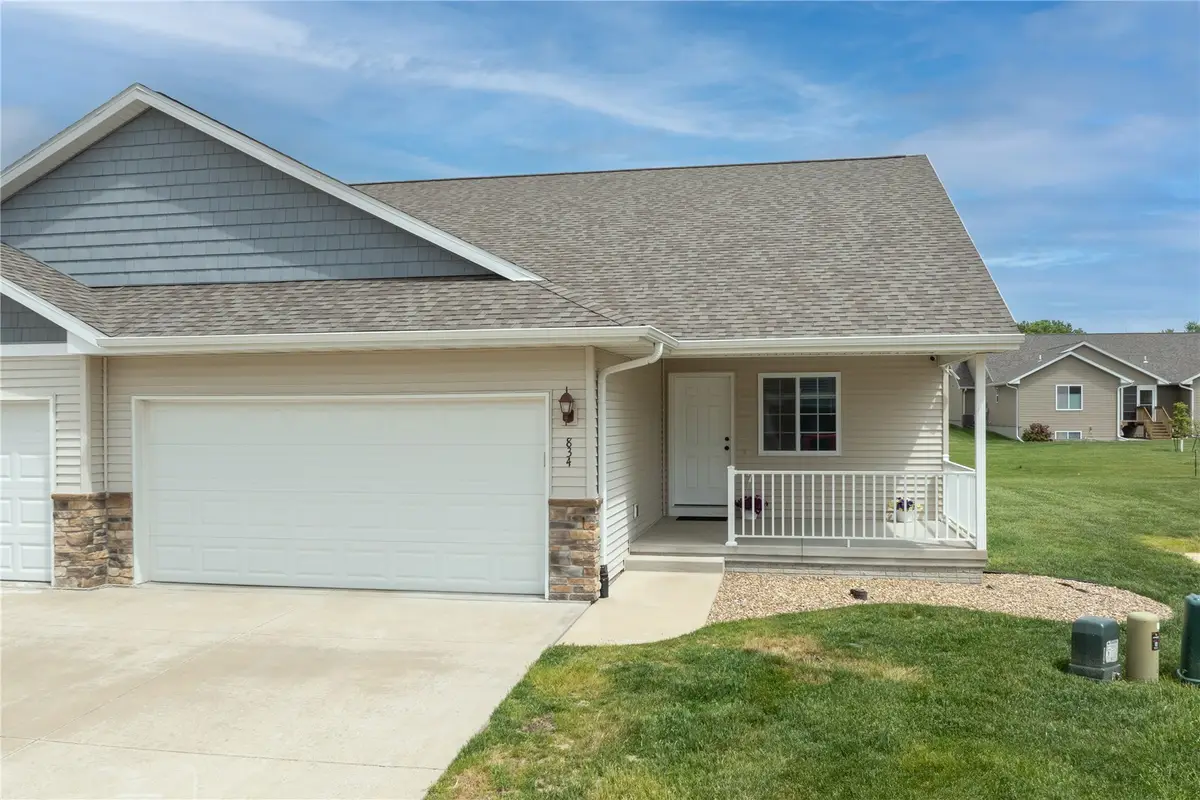 834 Crescent View Drive Ne, Cedar Rapids, IA 52402 - #1