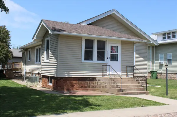 105 Grant Avenue, Lowden, IA 52255