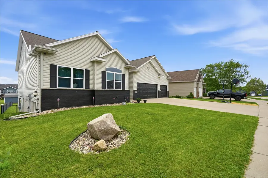2413 Radcliffe Drive Sw, Cedar Rapids, IA 52404 - #2