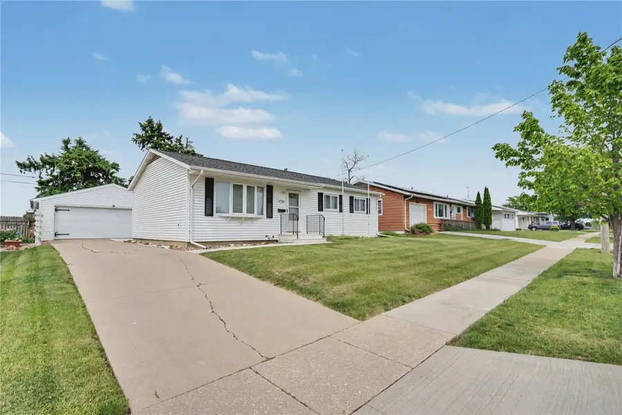4700 Midway Drive Nw, Cedar Rapids, IA 52405 - #2