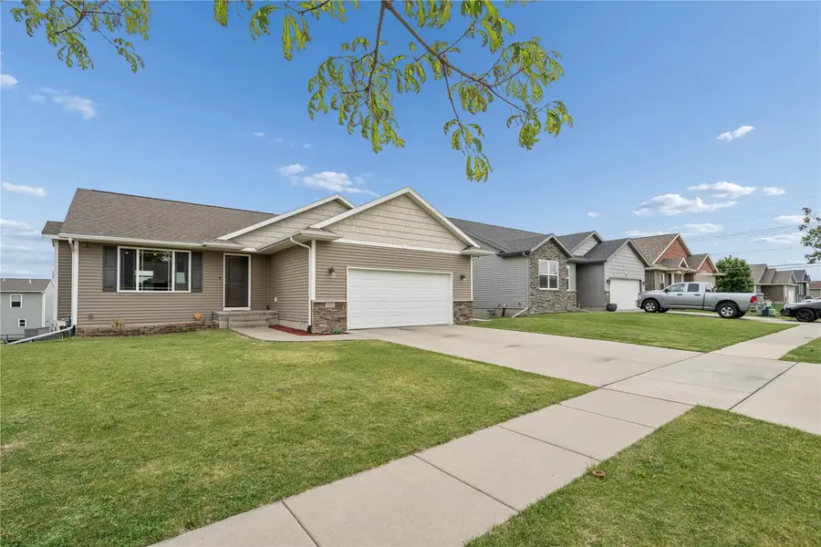 5313 Ruhd Street Sw, Cedar Rapids, IA 52404 - #2