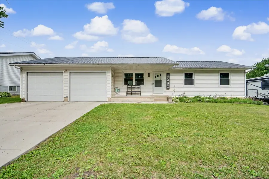 1304 Grande Avenue, Center Point, IA 52213 - #2